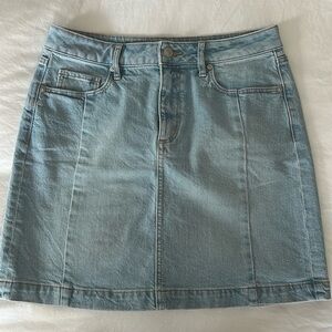 Loft light wash Jean skirt Sz 2 Like new summer 🌞 mini skirt